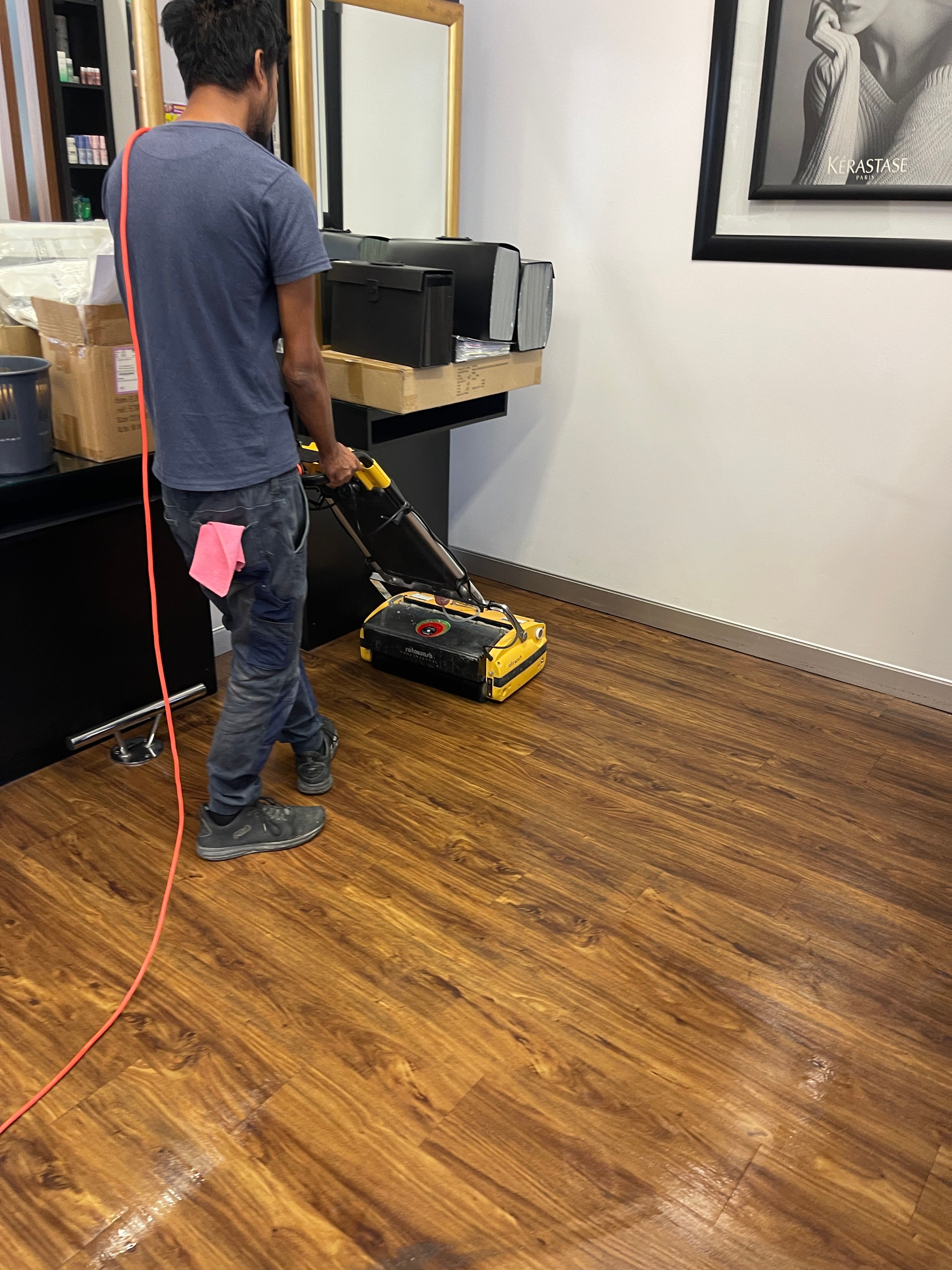 Detailed machine floor cleaning in a commercial workplace